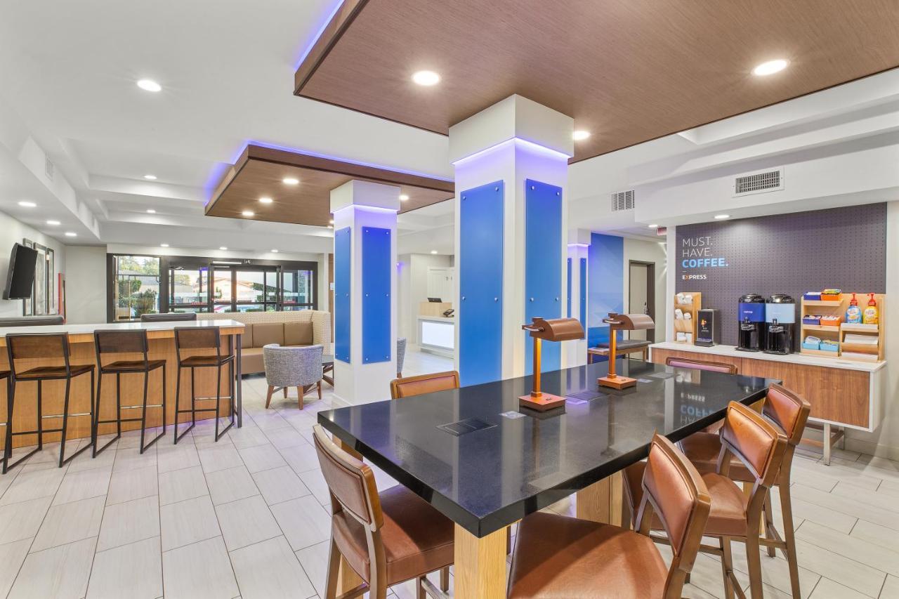 Holiday Inn Express & Suites Tacoma By Ihg Экстерьер фото